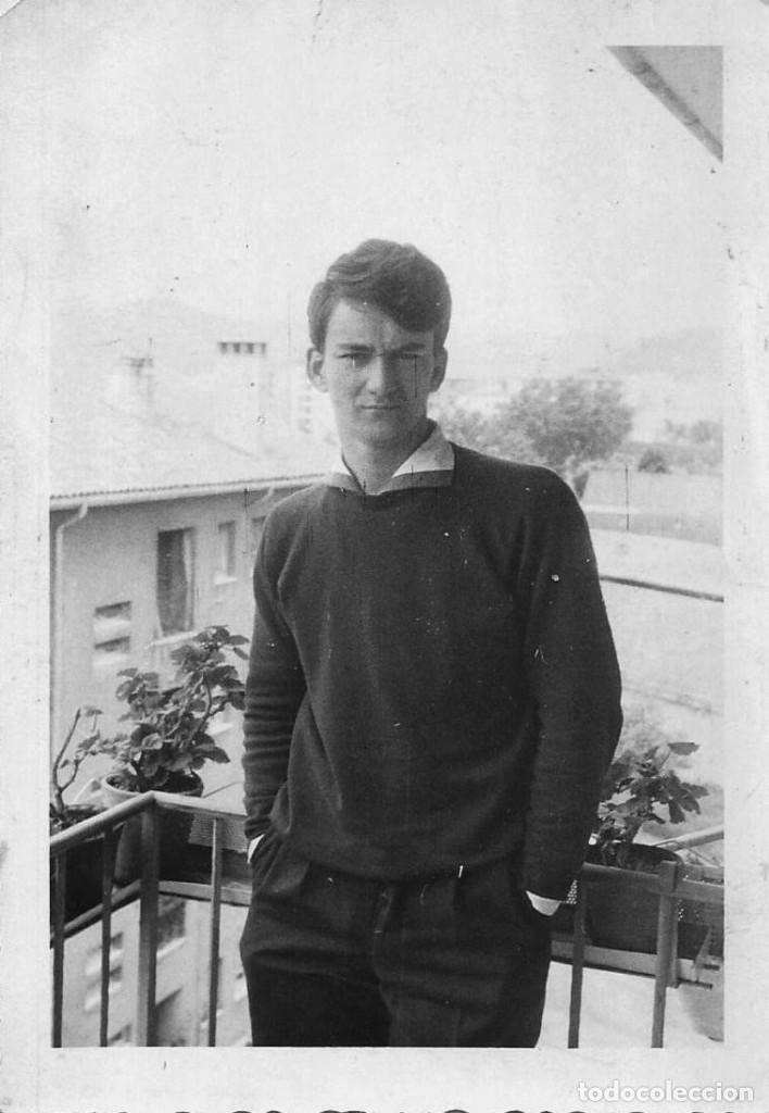 Fotograf&iacute;a antigua: X1575 Joven adolescente con las manos en los bolsillos - Foto 12x8cm 1960' souvenir para su amigo