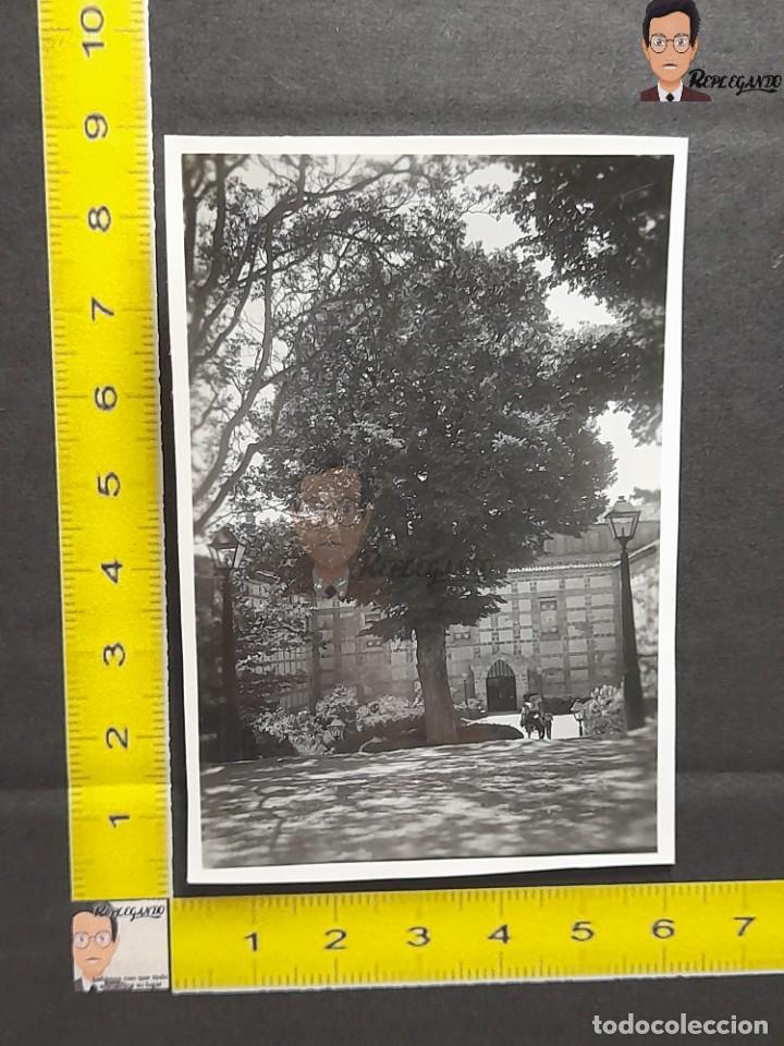 Fotograf&iacute;a antigua: ENTRADA AL MONASTERIO DE PIEDRA DE ZARAGOZA / FOTO ANTIGUA EN BLANCO Y NEGRO - 1953 - &Aacute;RBOL - PUERTA