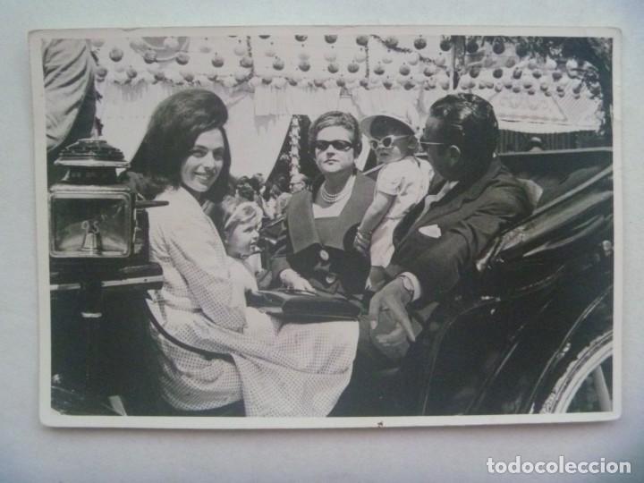Fotograf&iacute;a antigua: MINUTERO FOTOGRAFO FERIA : AMIGOS EN COCHE CABALLOS. DE JOSE SANCHEZ ORTEGA, SEVILLA... 12 X 17,5 CM