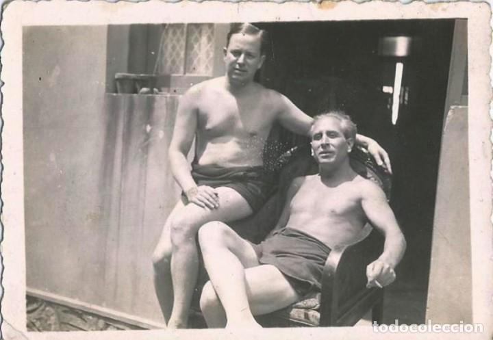 Fotograf&iacute;a antigua: X1716 Hombres en ba&ntilde;ador sentados juntos - Foto 9x6cm 1940'