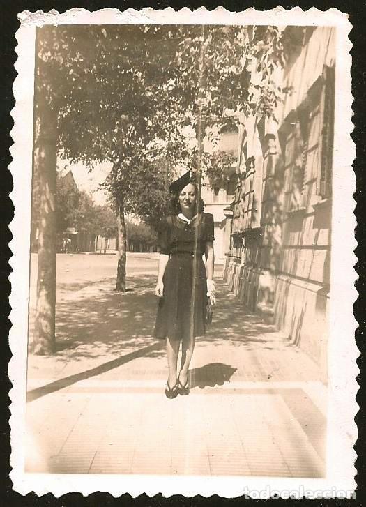 Fotograf&iacute;a antigua: 1877 Bonita se&ntilde;orita con gorra de graduaci&oacute;n birrete - Foto 8x6cm 1940'