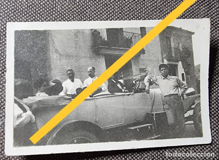 Fotograf&iacute;a antigua: Antigua fotograf&iacute;a. Con el autom&oacute;vil . A&ntilde;os.