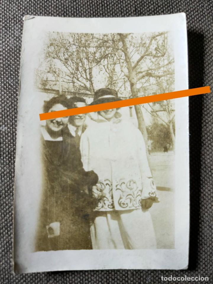 Fotograf&iacute;a antigua: Antigua fotograf&iacute;a. Se&ntilde;orita con sombrero. A&ntilde;os 20/30.