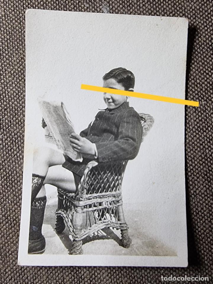 Antique Photography: Antigua fotograf&iacute;a. Ni&ntilde;o con el peri&oacute;dico. A&ntilde;os 20/30.