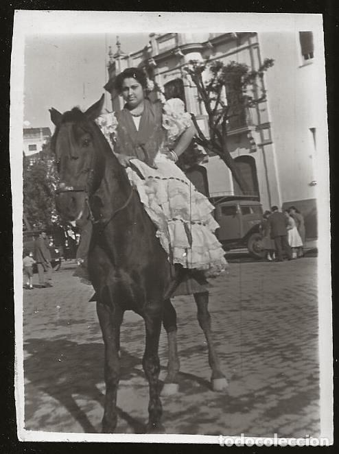 Fotografia antiga: 1906 Se&ntilde;orita montada a caballo Fallera - Foto 8x6cm 1950'