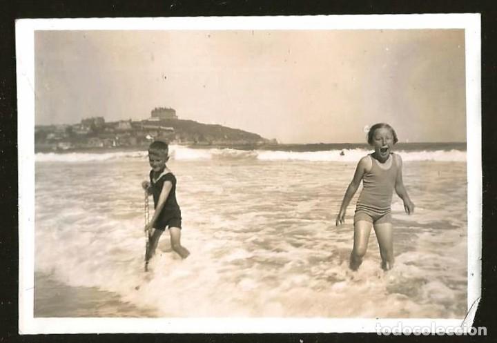 Fotograf&iacute;a antigua: 2000 Bonita ni&ntilde;a y ni&ntilde;o en antiguo ba&ntilde;ador en la playa - Foto 8x6cm 1930'