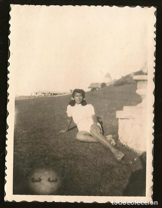Fotograf&iacute;a antigua: 2003 Bonita se&ntilde;orita adolescente sentada - Foto 8x6cm 1940'