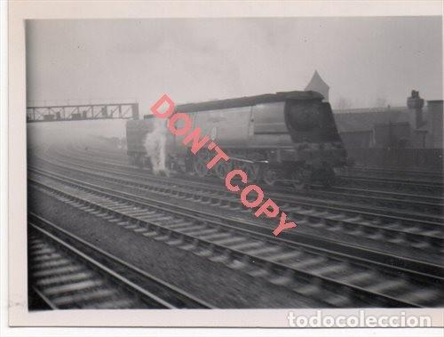 Fotograf&iacute;a antigua: ANTIGUA FOTOGRAFIA, LOCOMOTORA FERROCARRIL BRITANICO,90x65mm