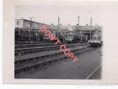 Fotograf&iacute;a antigua: ANTIGUA FOTOGRAFIA, LOCOMOTORA FERROCARRIL BRITANICO,90x65mm