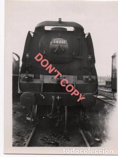 Fotograf&iacute;a antigua: ANTIGUA FOTOGRAFIA, LOCOMOTORA FERROCARRIL BRITANICO,90x65mm