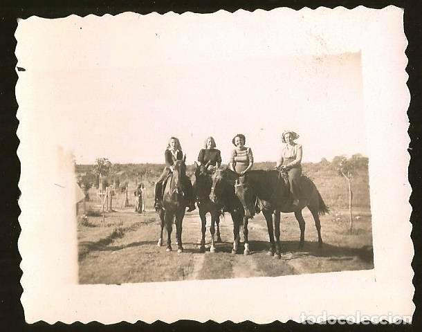 Fotografia antiga: 2014 Equitaci&oacute;n / bonitas se&ntilde;oritas montando a caballo - Foto 7x5cm 1940'