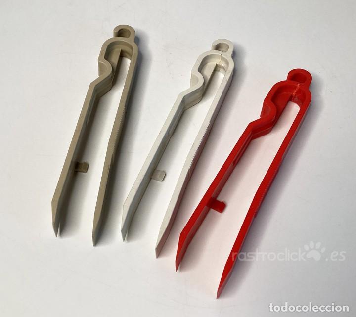 Fotograf&iacute;a antigua: Pinzas de pl&aacute;stico para revelado fotogr&aacute;fico