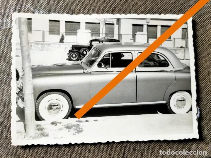 Fotografia antica: Antigua fotograf&iacute;a. coche Seat 1400 b. foto a&ntilde;os 50.