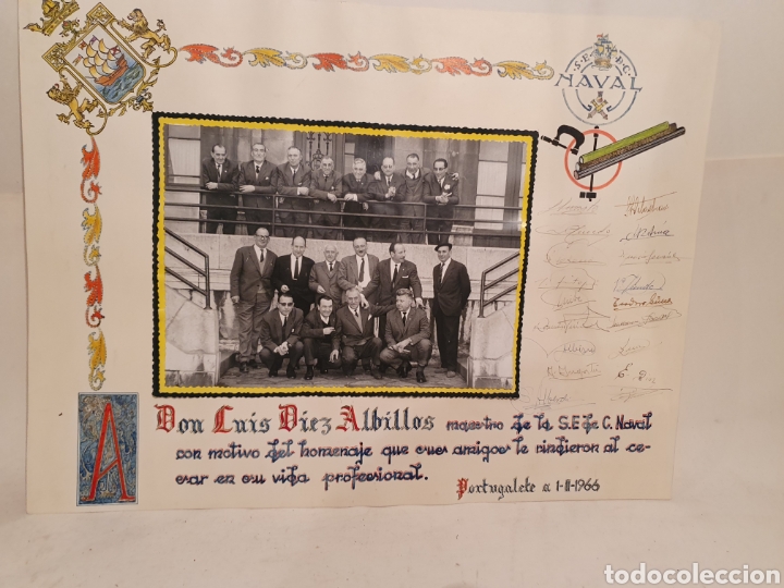 Fotografia antica: FOTOGRAFIA HOMENAJE A TRABAJADOR DE LA NAVAL. PORTUGALETE 1966. CON LAS FIRMAS DE LOS ASISTENTES.