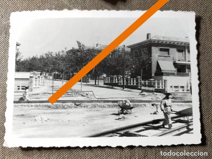 Antique Photography: Antigua fotograf&iacute;a. hombres trabajando en la v&iacute;a del tren. a&ntilde;o 1950.