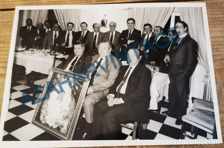 Alte Fotografie: SEMANA SANTA SEVILLA,ACTO HOMENAJE HERMANDAD ESPERANZA DE TRIANA, FOT.MARTIN CARTAYA,178X128MM