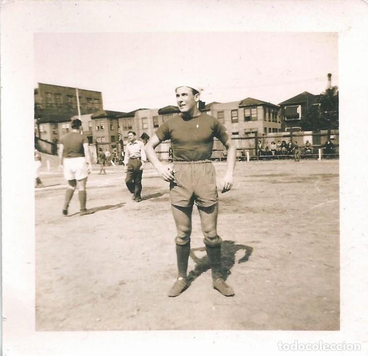 x2148 joven hombre con ropa deportiva de fútbol - Comprar Fotografia antiga  Fotomecânica no todocoleccion