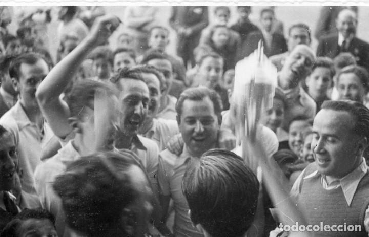 Fotograf&iacute;a antigua: FOTOGRAFIA. CELEBRACION TROFEO FUTBOL