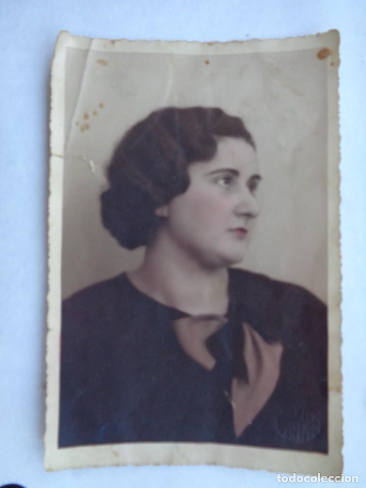 Fotografia antica: PRECIOSA FOTO DE ESTUDIO DE SE&Ntilde;ORITA, A&Ntilde;OS 30 . COLOREADA. DE GAVILA, VALENCIA ... 11 X 16,5 CM