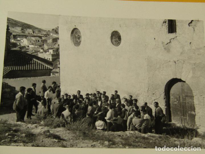 Fotografia antiga: Antigua Fotograf&iacute;a con Grupo de Personas en T&Aacute;RREGA de Laboratorios ESCUDER