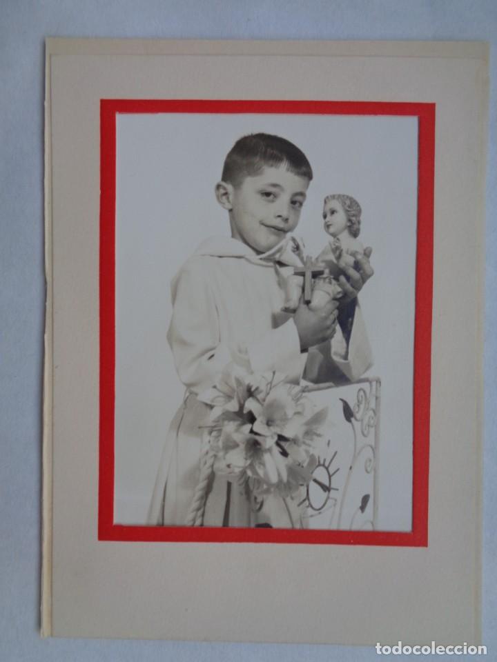 Fotograf&iacute;a antigua: PRECIOSA FOTO DE ESTUDIO DE NI&Ntilde;O DE PRIMERA COMUNION DE MONJE CON IMAGEN DEL NI&Ntilde;O JESUS