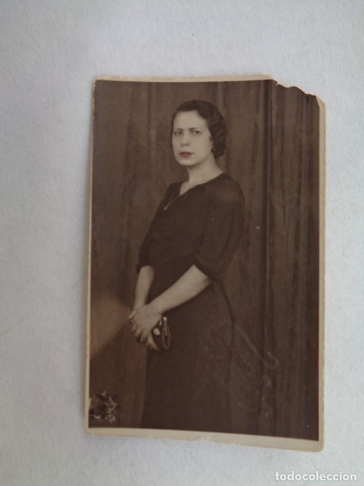Fotografia antica: PEQUE&Ntilde;A Y PRECIOSA FOTO DE ESTUDIO DE SE&Ntilde;OR A&Ntilde;OS 30 , COLOREADA. DE FIALLO, SEVILLA