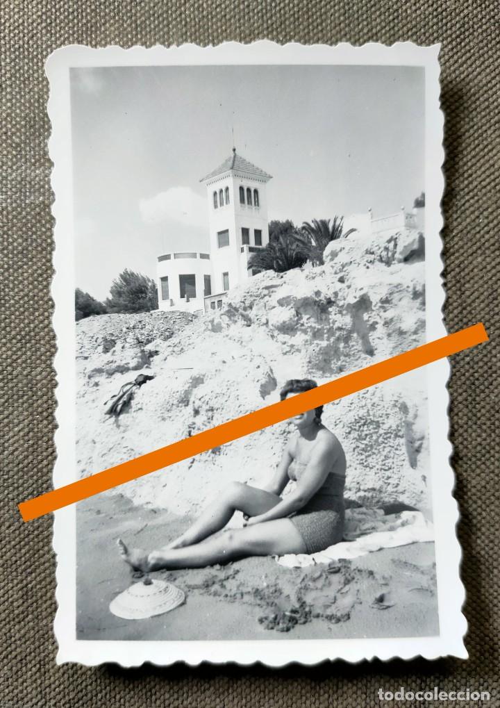 Antique Photography: Antigua fotograf&iacute;a de Moraira. Alicante. Chica en ba&ntilde;ador. a&ntilde;os 50
