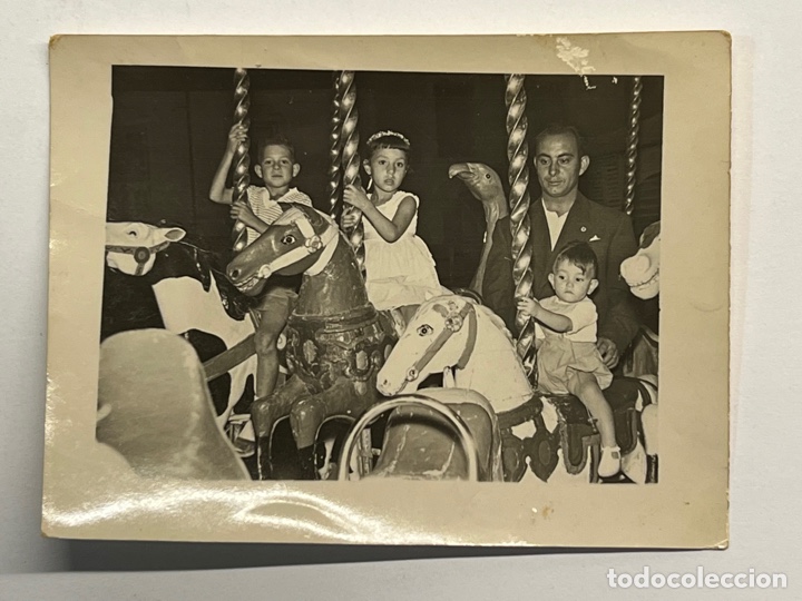 Alte Fotografie: ALBACETE. Minuteros fot&oacute;grafos de calle. En la Feria con el carrusel (h.1960?)