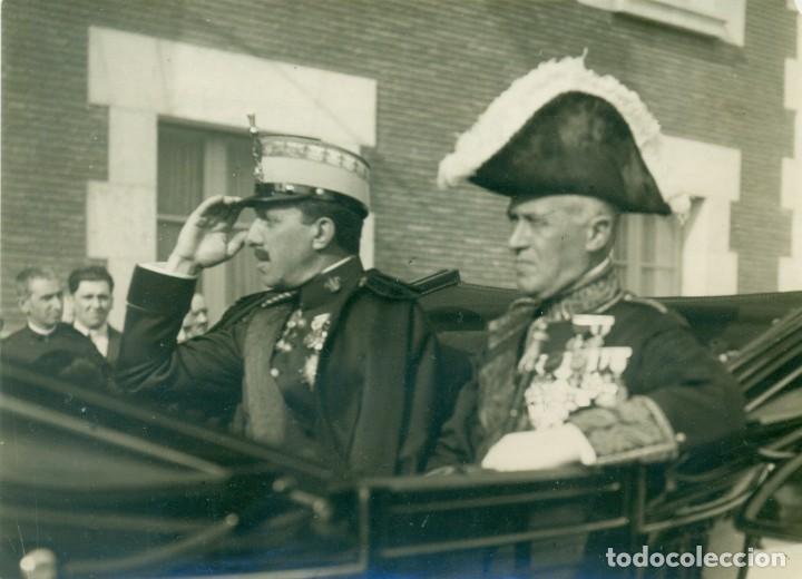 Fotograf&iacute;a antigua: REY ALFONSO XIII Y DUQUE DE MIRANDA. CASA DE VEL&Aacute;ZQUEZ. MADRID.HACIA 1920. FOTO DE AGENCIA