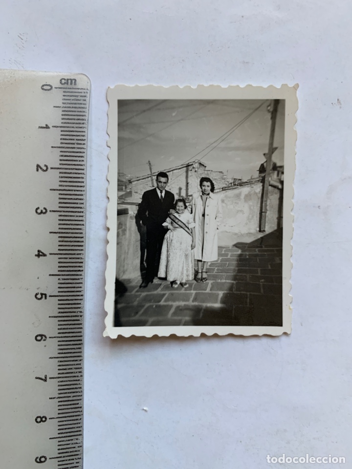Fotografia antica: FOTO. FALLERA MAYOR INFANTIL CON SUS PADRES EN LA TERRAZA DE CASA. FOT&Oacute;GRAFO?.