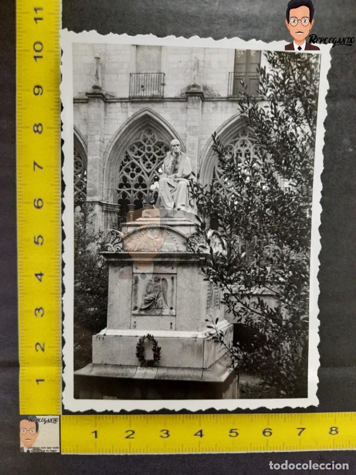 Fotografia antiga: MONUMENTO A JAUME BALMES / CLAUSTRO CATEDRAL DE VIC / FOTO ANTIGUA A&Ntilde;OS 50 / CATALUNYA
