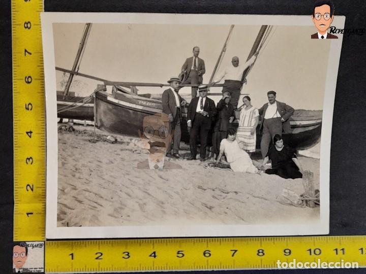 Alte Fotografie: D&Iacute;A DE PLAYA CON AMIGOS / FOTO ANTIGUA BLANCO NEGRO - A&Ntilde;OS 20 - BARCA PESCA SAN JOS&Eacute; - PLAYA ESPA&Ntilde;A