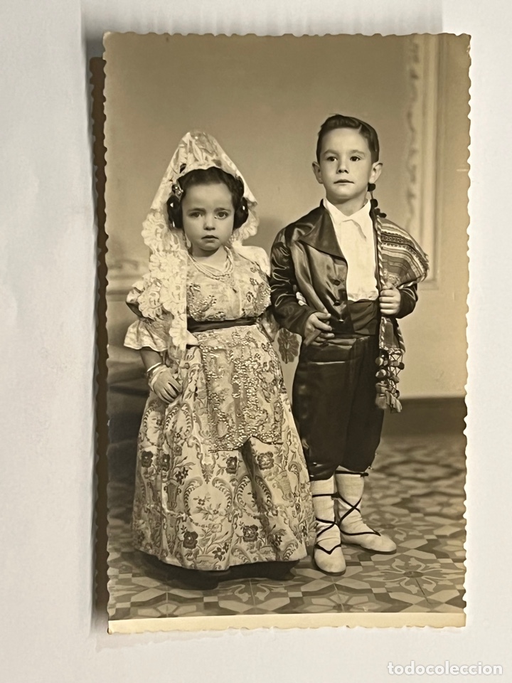 Fotograf&iacute;a antigua: NI&Ntilde;OS Y FALLAS. Fotograf&iacute;a Montoro Sagunto. Ni&ntilde;os con trajes regionales (h.1960?)