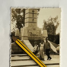 Fotografía antigua: GANDIA, VALENCIA. FOTOGRAFÍA MONUMENTO A LOS CAIDOS.. PASEO GERMANÍAS? (H.1960?). Lote 346597333