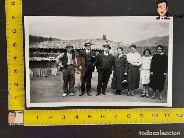 Alte Fotografie: SE&Ntilde;ORITOS EN EL CAMPO - FOTO ANTIGUA BLANCO Y NEGRO A&Ntilde;OS 40 - COSTUMBRISMO ESPA&Ntilde;A - GENTE