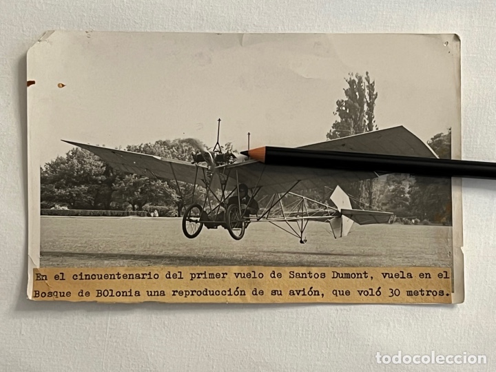 Fotograf&iacute;a antigua: SANTOS DUMONT.. en el Cincuentenario de su primer vuelo&hellip; reproduccion de su avion que vol&oacute; 30 metros