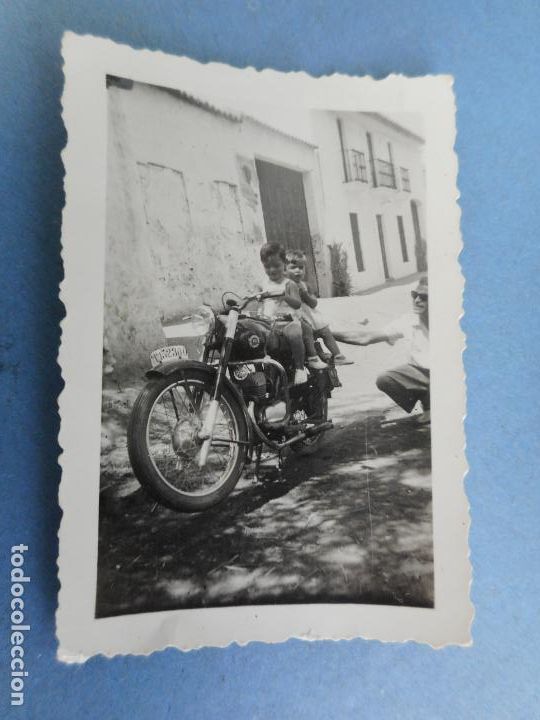 Fotograf&iacute;a antigua: ANTIGUA FOTOGRAFIA DE NI&Ntilde;OS EN MOTO MONTESA A&Ntilde;OS 50?