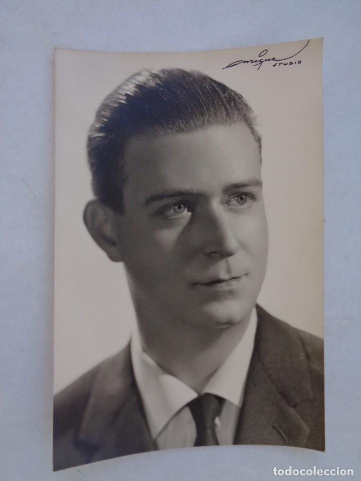 Antique Photography: BONITA FOTO DE ESTUDIO DE SE&Ntilde;OR ELEGANTE, 1965. DE ENRIQUE ( FIRMADA ), SEVILLA ... 11,5 X 17,5 CM