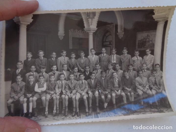 Alte Fotografie: FOTO ESCOLAR : NI&Ntilde;OS BIEN POSANDO, 1949. DE SERRANO, SEVILLA .. TROQUELADA DE 12 X 17,5 CM