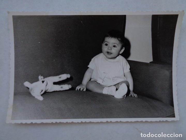 Photographie ancienne: PRECIOSA FOTO ESTUDIO DE NI&Ntilde;A CON JUGUETE, 1962. DE RICARDO FIELFORT, SANLUCAR DE BARRAMEDA