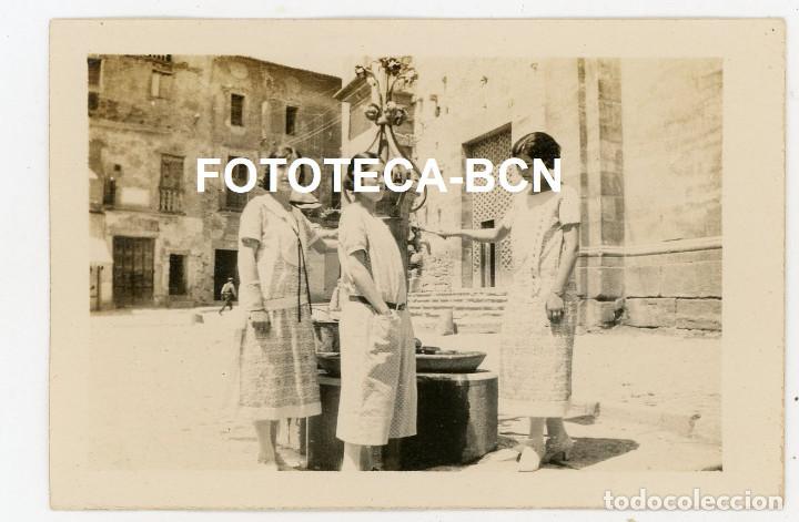Fotograf&iacute;a antigua: FOTO ORIGINAL TARREGA PLAZA FUENTE A&Ntilde;O 1924