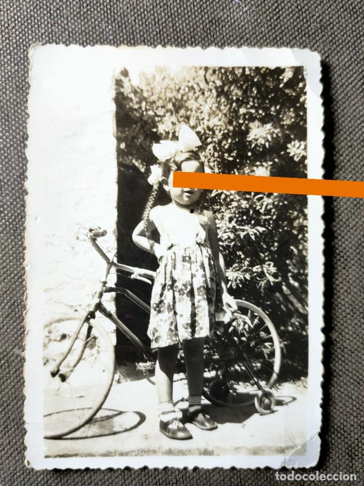 Antique Photography: ANTIGUA FOTOGRAF&Iacute;A. Ni&ntilde;a con bicicleta. FOTO A&Ntilde;OS 40/50.