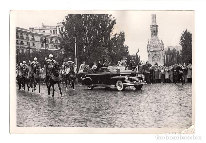 Fotograf&iacute;a antigua: MADRID.RECIBIMIENTO PRESIDENTE QUIRINO PRESIDENTE DE FILIPINAS. ACOMPA&Ntilde;ADO DEL JEFE DEL ESTADO.12X18
