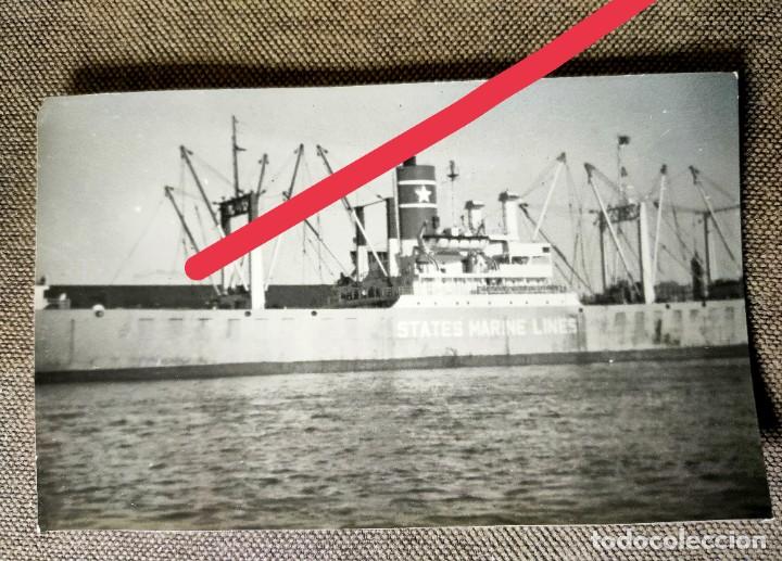 Fotografia antica: Antigua fotograf&iacute;a. Barco militar. puerto de Barcelona. Foto a&ntilde;os 40/50.