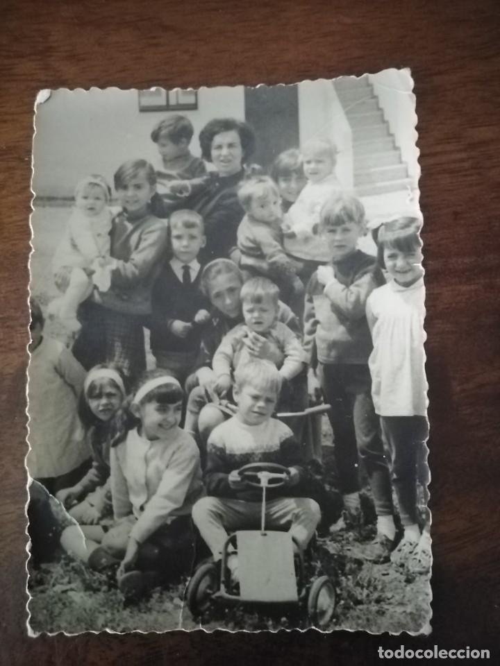 Fotografia antica: Supermam&aacute; o Superabuela. 15 ni&ntilde;os.