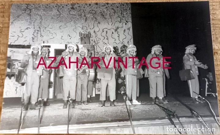 Fotograf&iacute;a antigua: CADIZ, 1991, CARNAVAL, CHIRIGOTA KM. 27, 14X9 CMS