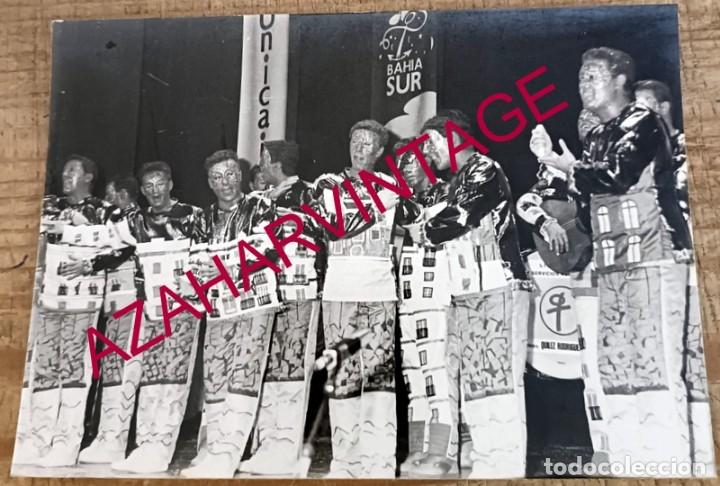 Fotograf&iacute;a antigua: CADIZ, 1994, CARNAVAL, COMPARSA MAS CERQUITA QUE LA MAR, 128X88MM