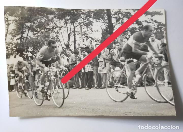 Photographie ancienne: Antigua fotograf&iacute;a. Ciclista profesional. A&ntilde;os 50/60.