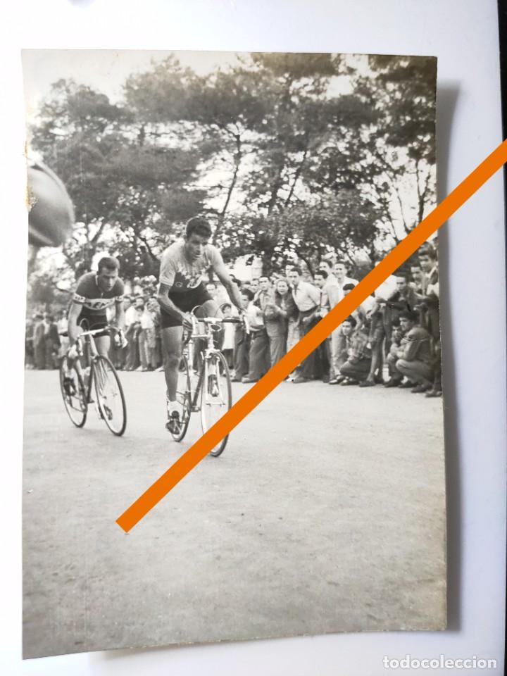 Photographie ancienne: Antigua fotograf&iacute;a. Ciclista profesional. A&ntilde;os 50/60.