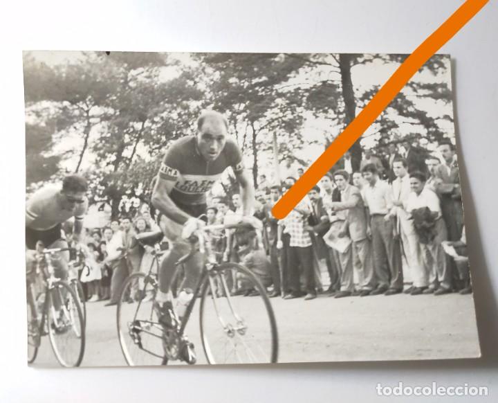 Fotografia antica: Antigua fotograf&iacute;a. Ciclista profesional. A&ntilde;os 50/60.